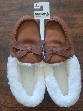 Sonoma Brown Faux-Suede Bow Slippers/Moccasins with White Plush Lining